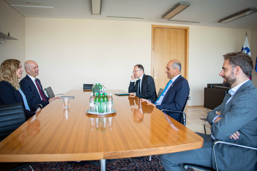 Pogovor predsednika vlade Janeza Janše z nemškima veleposlanikoma