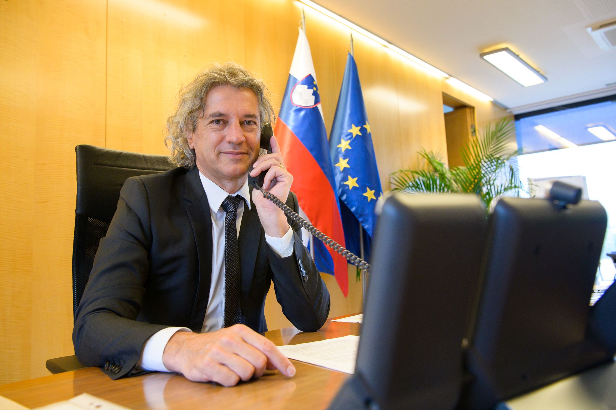 Ministerpräsident Robert Gollop im Telefongespräch mit Bundeskanzler Olaf Schulz zu aktuellen europäischen Themen
