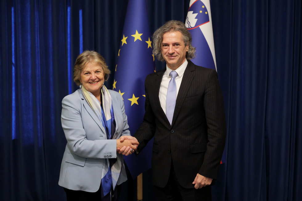 Predsednik vlade dr. Robert Golob sprejel evropsko komisarko za kohezijo in reforme Eliso Ferreiro
