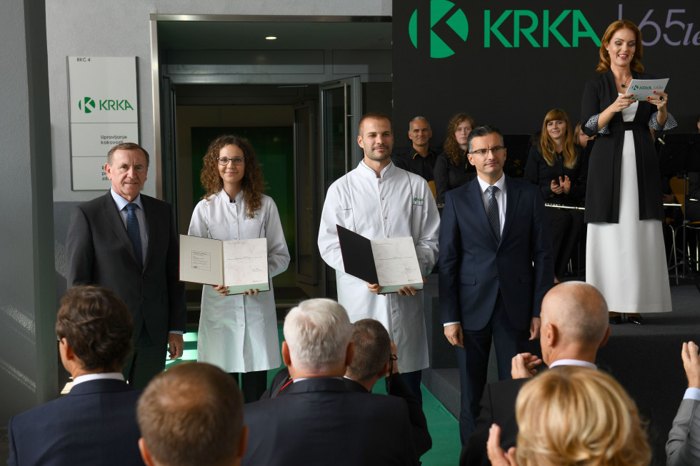 Predsednik vlade na odprtju novega razvojno-kontrolnega centra v tovarni Krka