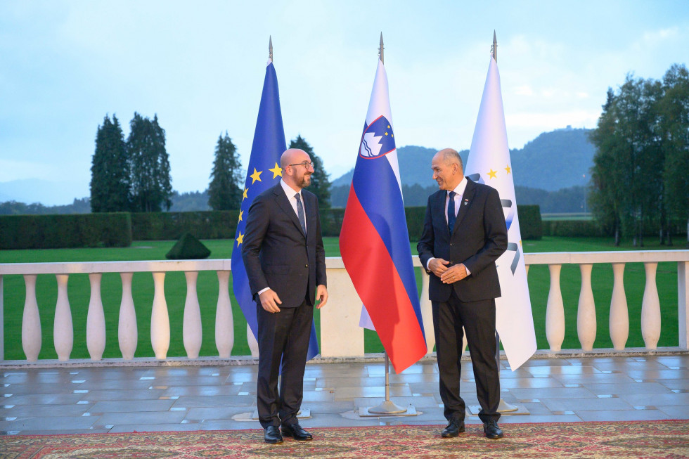 Predsednik Evropskega sveta Charles Michel in predsednik vlade Janez Janša.