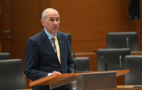 PV2 6549 (PM Janez Janša at the 83rd extraordinary session of the National Assembly.)