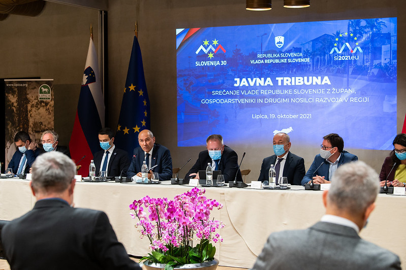 Slovenian government at the public debate on challenges and opportunities of the Obalno-kraška region.