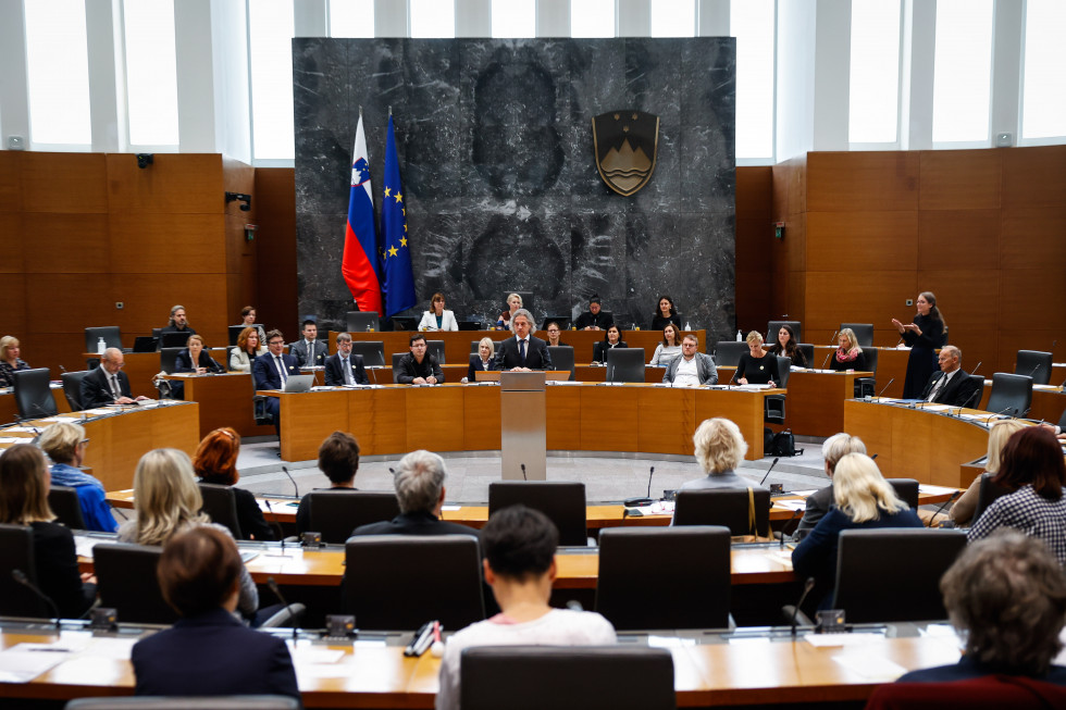 Predsednik vlade dr. Robert Golob na posvetu Za boljšo prihodnost otrok