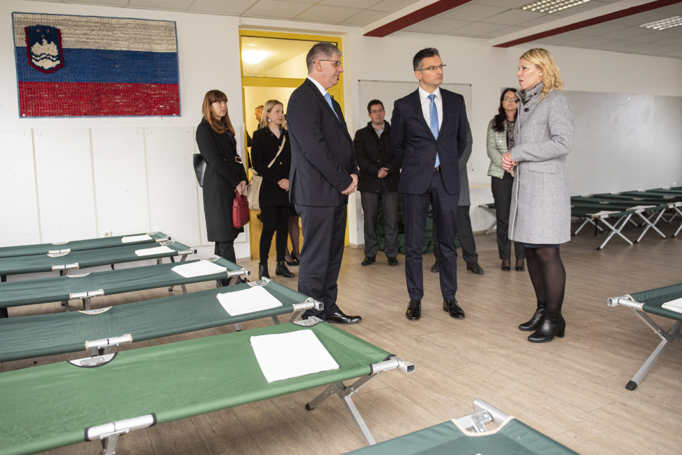 PM Marjan Šarec visits the Asylum Centre in Vič.