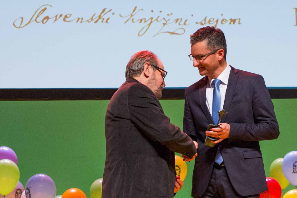 Predsednik vlade je tržaškemu pesniku in pisatelju Marku Kravosu podelil Schwentnerjevo nagrado.