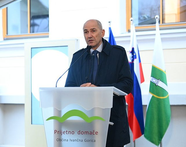 PM Janša attended the opening ceremony of APILAB – HOUSE OF THE CARNIOLAN BEE Centre for Innovative Technologies.