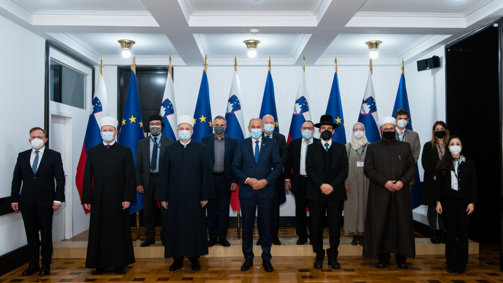 Predsednik vlade se je srečal s predstavniki Sveta muslimanskih in judovskih verskih voditeljev v Evropi.