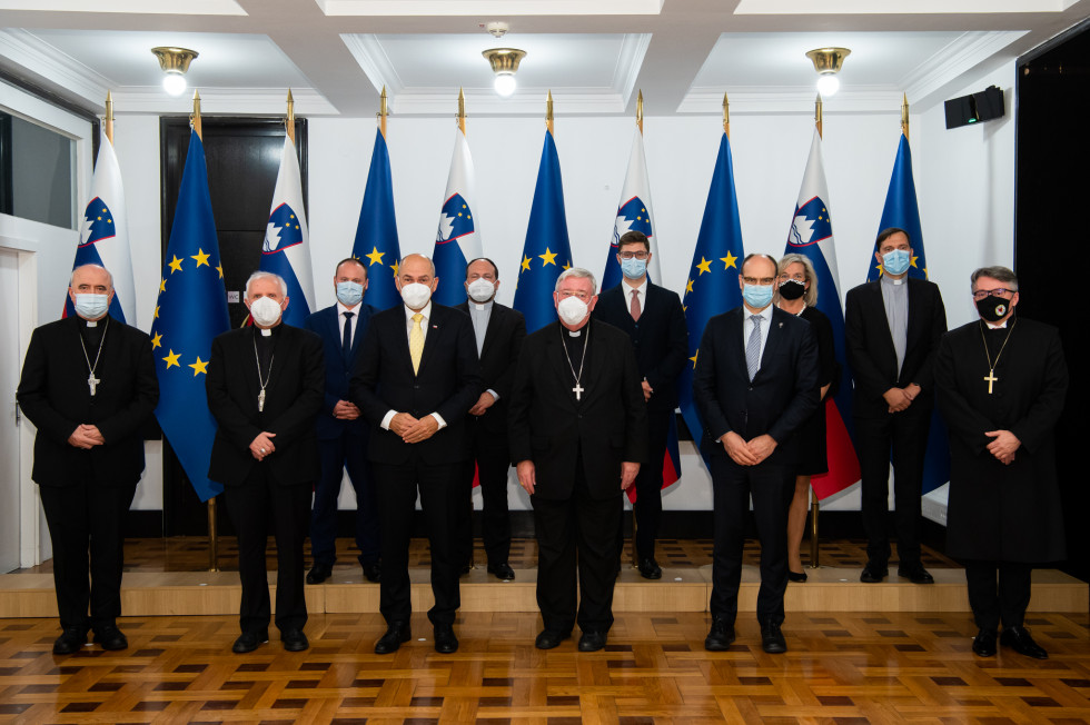Predsednik vlade Janez Janša se je srečal s predstavniki Komisije škofovskih konferenc Evropske unije in predstavniki Konference evropskih Cerkva.