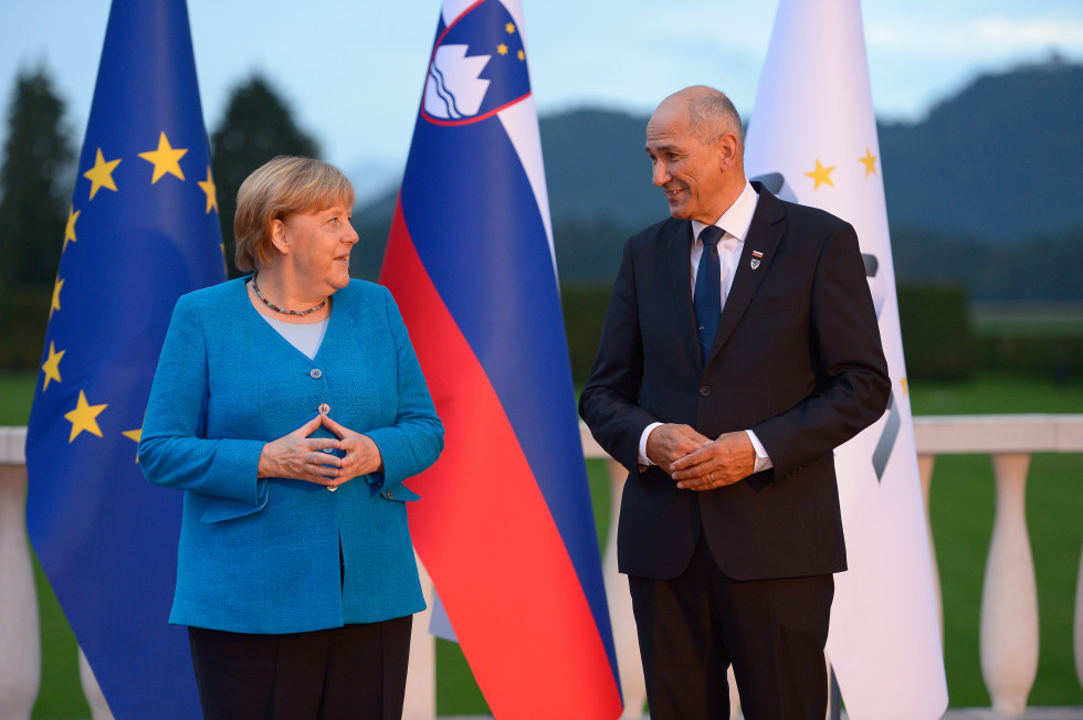 Predsednik vlade Janez Janša z nemško kanclerko Angelo Merkel o aktualnih razmerah