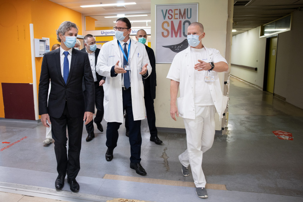 Prime Minister and Director of the Ljubljana University Hospital during a tour 