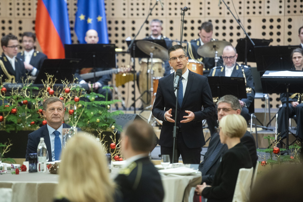 Predsednik vlade Marjan Šarec je v nagovoru poudaril, da verjame, da je vsak od nas globoko v srcu ponosen, da je Slovenka ali Slovenec ter da bi znali tudi danes v primeru podobnih dogodkov znova dokazati enotnost in stopiti skupaj.