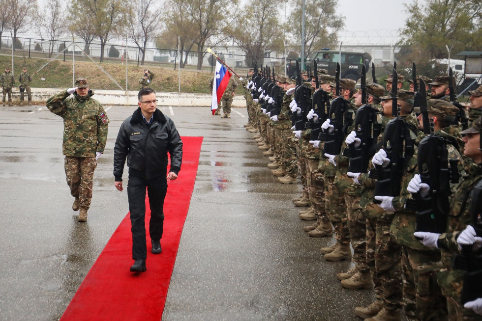 Prime minister travelled to Kosovo, where he met with members of the Slovenian contingent at the NATO HQ in Priština