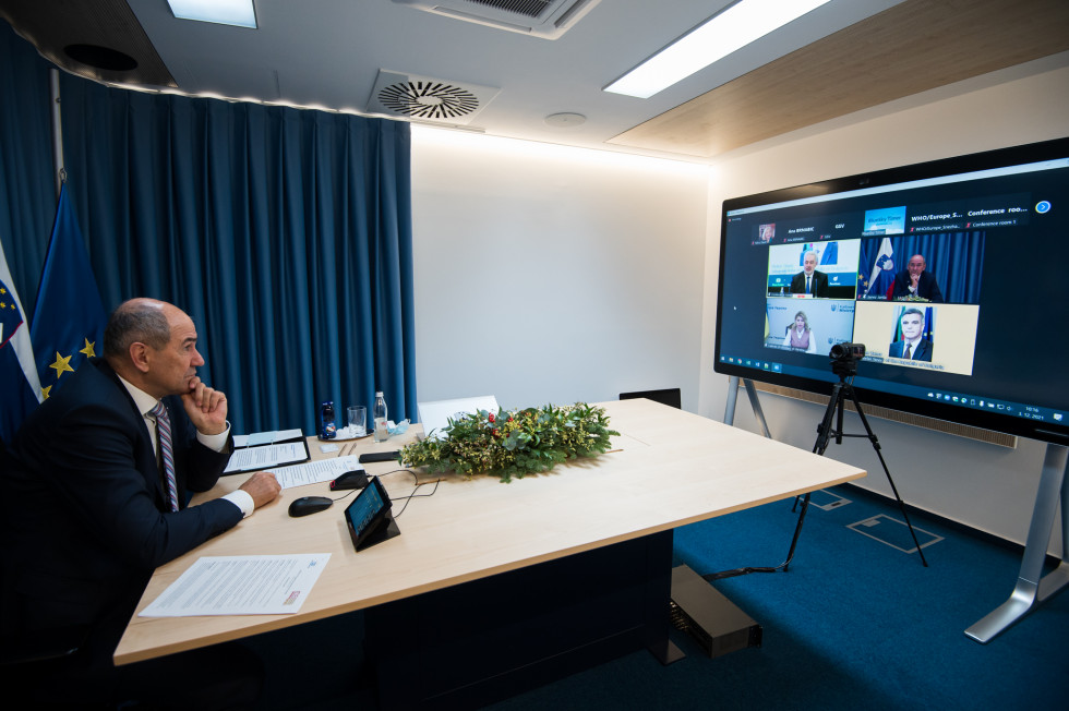 Predsednik vlade Janez Janša se je preko avdio-video povezave udeležil vrha Srednjeevropske pobude.