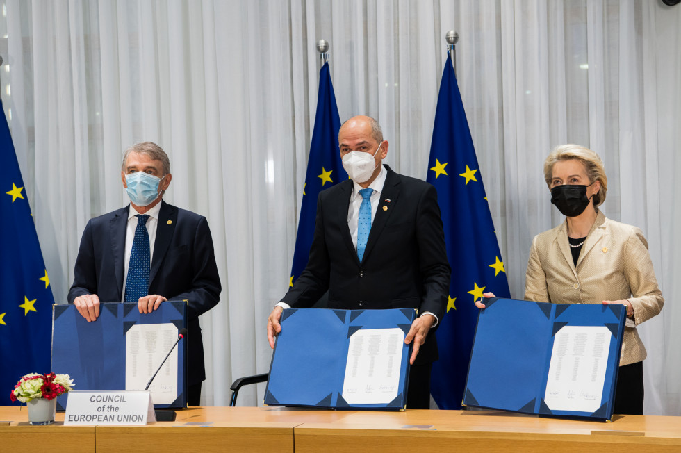 David Sassoli, Janez Janša in Ursula von der Leyen.