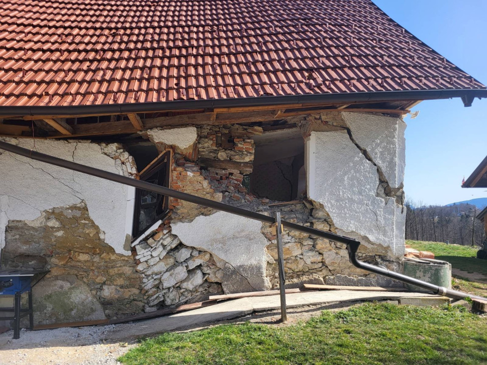Poškodovana kmetija