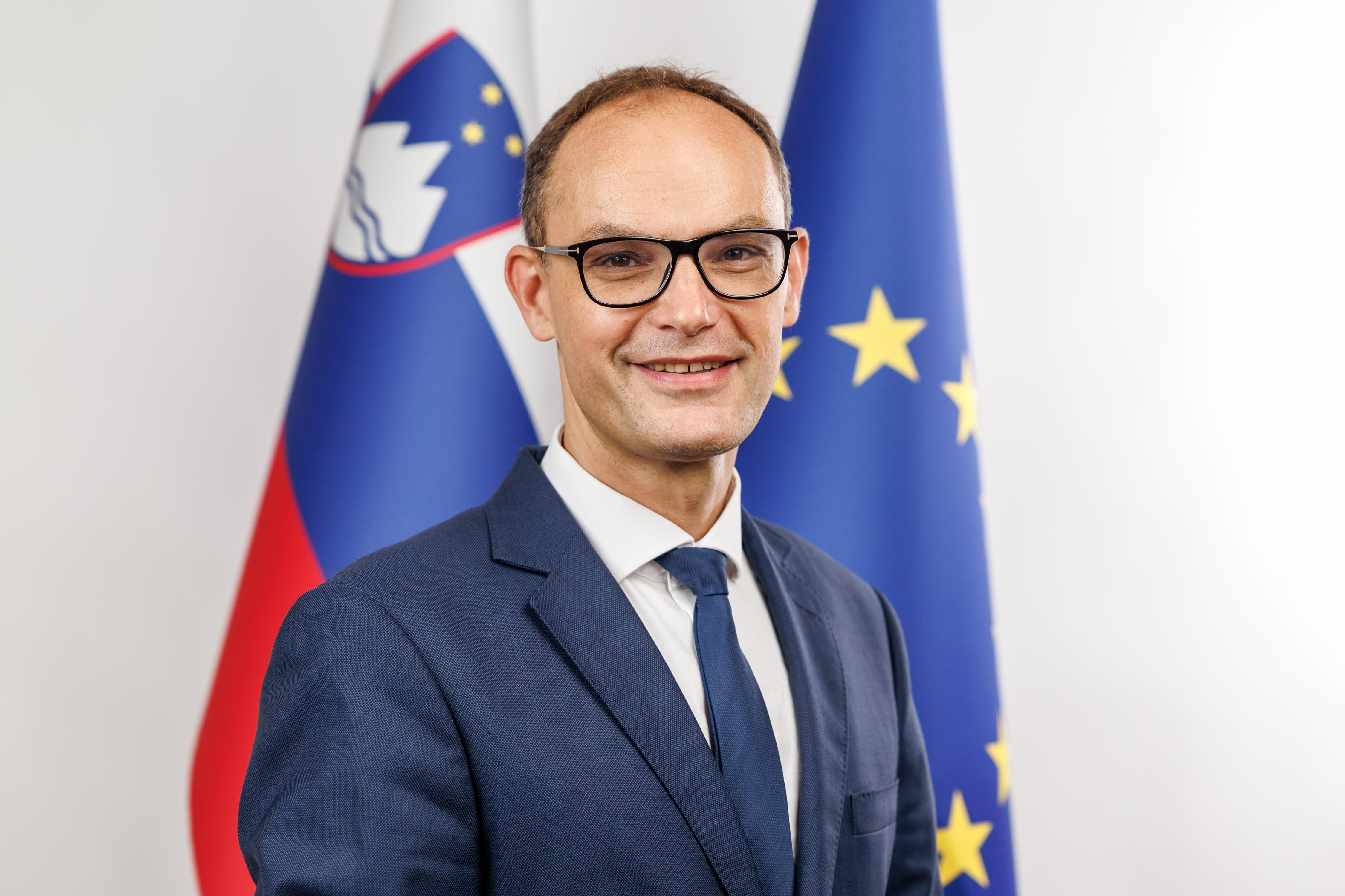 dr. Anže Logar