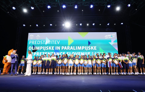 OI5 (The athletes stand on stage wearing identical jerseys)