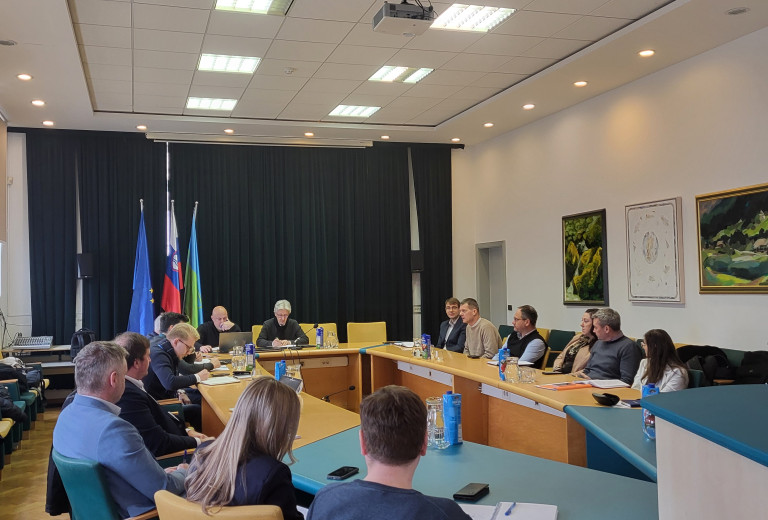 Državni sekretar z župani koroških občin na Ravnah na Koroškem 