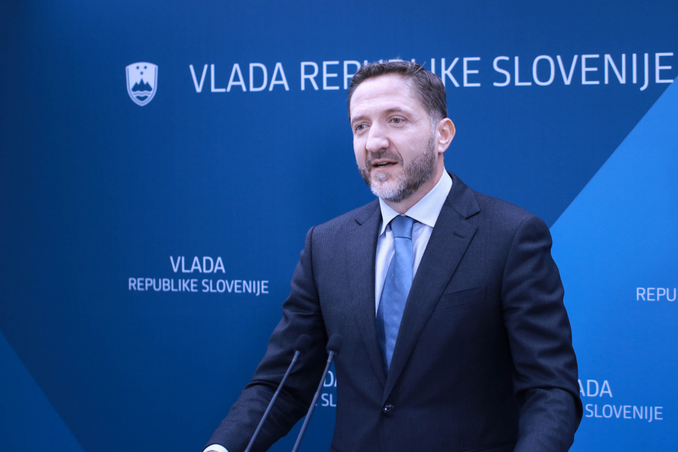 Minister za finance Klemen Boštjančič na novinarski konferenci