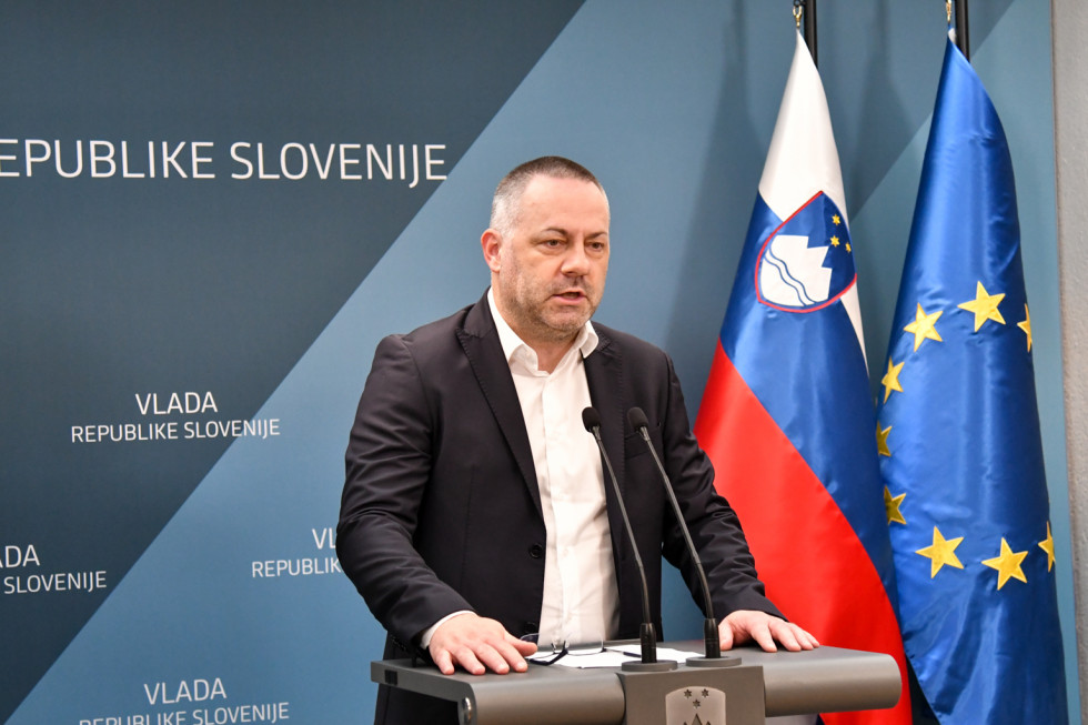 Minister za zdravje Danijel Bešič Loredan na novinarski konferenci po seji vlade.