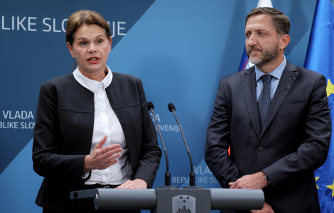 20231025 01285617 (Minister Alenka Bratušek and Minister Klemen Boštjančič at the press conference after the Government session)