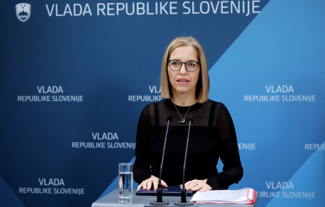 20231109 01288956 (Minister for Health Valentina Prevolnik Rupel at the press conference after the government meeting)