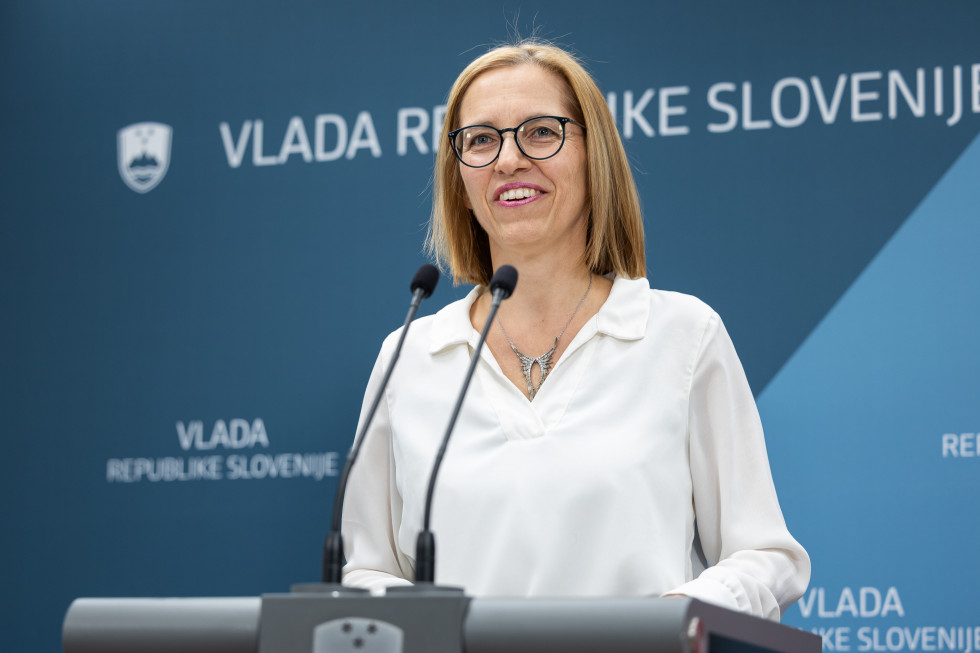 Ministrica za zdravje Valentina Prevolnik Rupel na novinarski konferenci po seji vlade