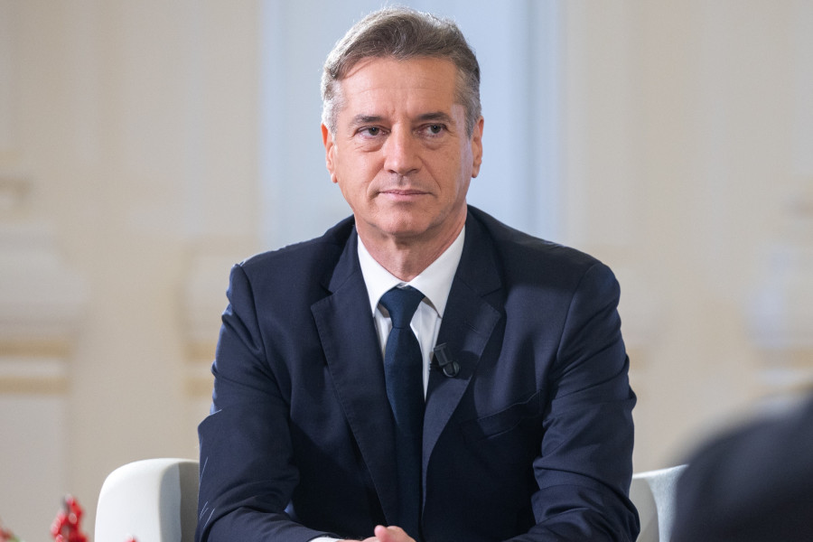Predsednik vlade dr. Robert Golob