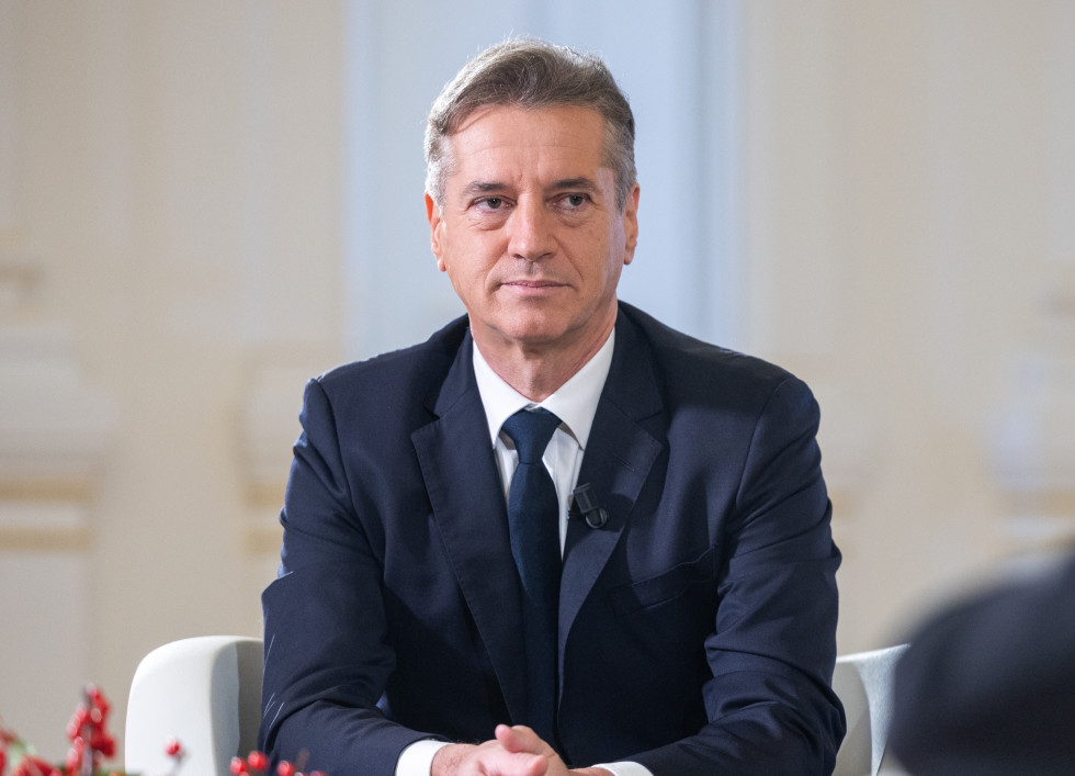 Predsednik vlade dr. Robert Golob