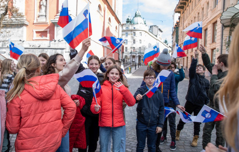 9D0A7016 (To mark the occasion, the Slovenian Government Communication Office set up a stand on Prešeren Square in Ljubljana)