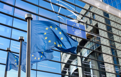 EP foto (European flags in front of the European parliament in Brussels)