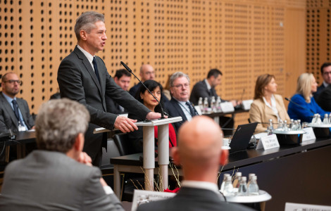 Brdo 1 (Prime Minister speaks at the lectern among the meeting participants)