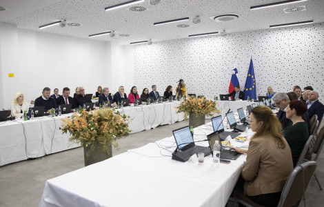 55054840246 42ba68e885 o (People sitting at two long tables.)