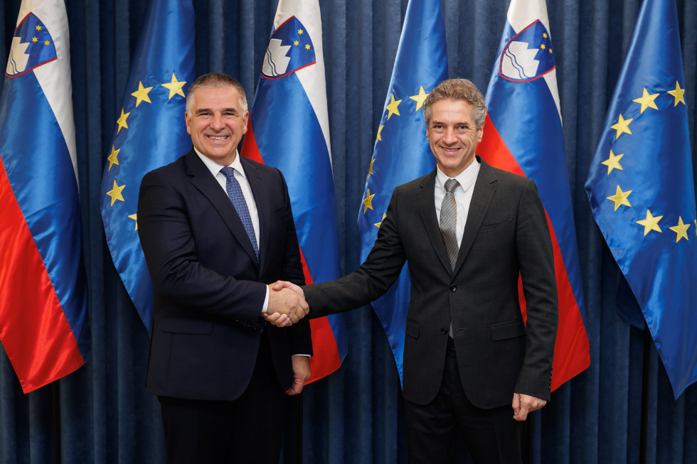 Handshake of the Prime Minister and the President of the National Council