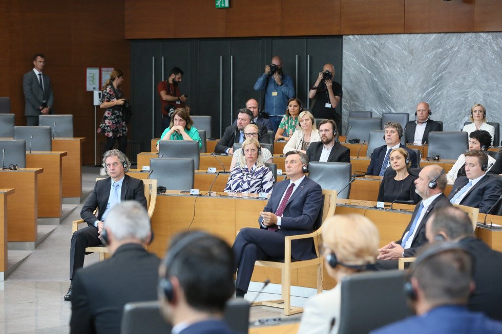 Prime Minister Robert Golob and his team of ministers gathered in the national assembly to listen to President Volodymyr Zelensky's address