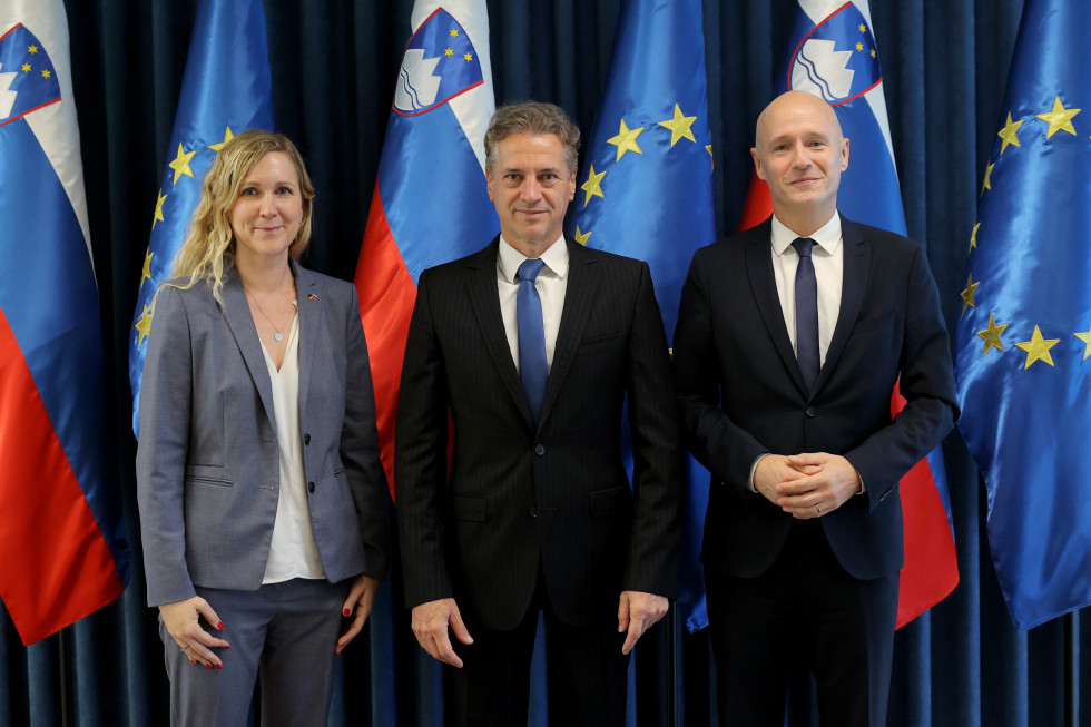 Prime Minister and the German ambassadorial couple stand in front of the flags