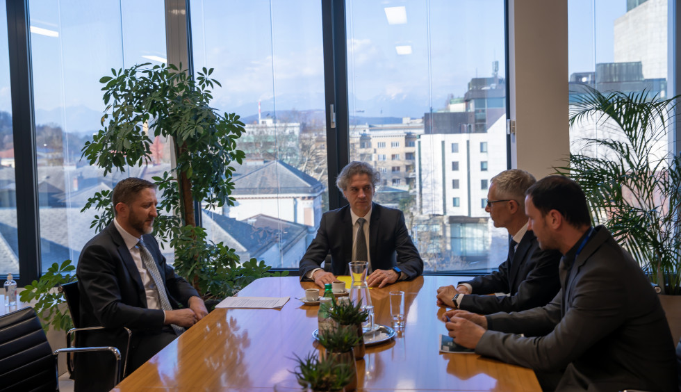 Prime Minister and Minister of Finance meet with the management of the Bank of Slovenia