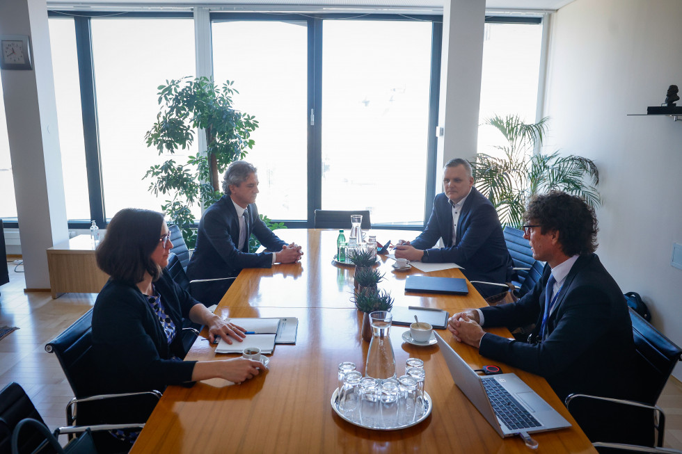 Prime Minister Robert Golob, Minister of the Environment, Climate and Energy Bojan Kumer and State Secretary Tina Seršen met with Dejan Paravan, Managing Director of Gen energija