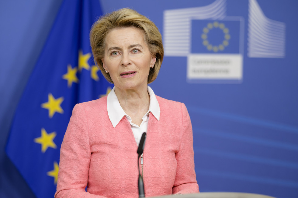 Predsednik vlade Janez Janša je ukrepe, ki jih Evropska komisija pripravlja za zajezitev tega virusa, ocenil kot »dobre novice iz EU«