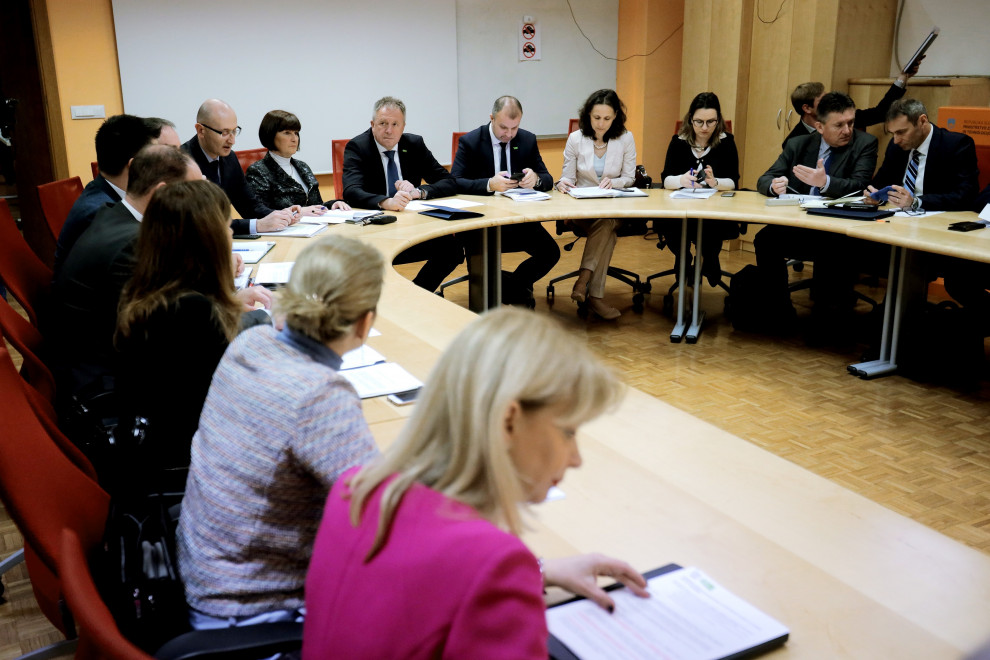 The measures include immediate intervention measures as well as strategic measures for the restructuring of supply chains