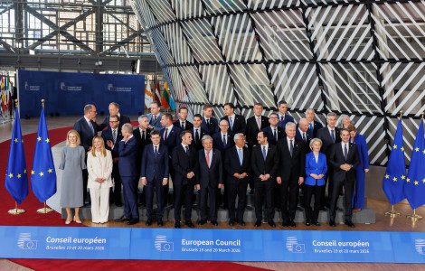 55155507157 ba223da8e7 o (Family photo: men and women standing side by side.)