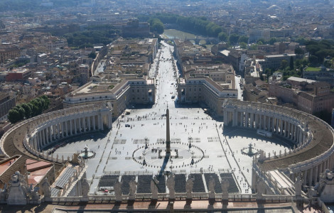 Trg sv.Petra Tinkara Zupan (A Slovenian Christmas tree will decorate the Vatican City this Christmas)