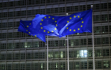 zastava EU (EUR 200m available to Slovenia from Tuesday)