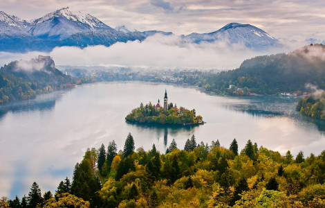 Bled oktobra (The print edition of the popular gastronomic magazine Food and Travel from the UK published a photograph of the picturesque Bled island with its church)