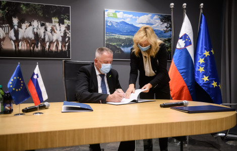Pocivalsek ESA (Minister of the Economy, Zdravko Počivalšek, signed amendments to the association agreement between Slovenia and the ESA)