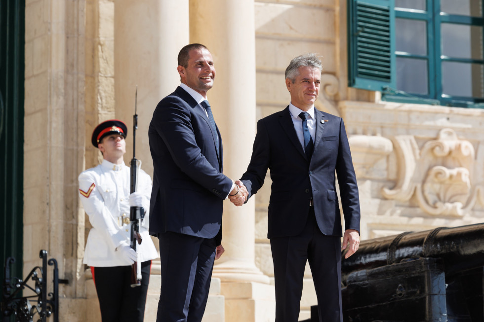 Prime Minister dr. Robert Golob shakes hands with Maltese Prime Minister Robert Abela
