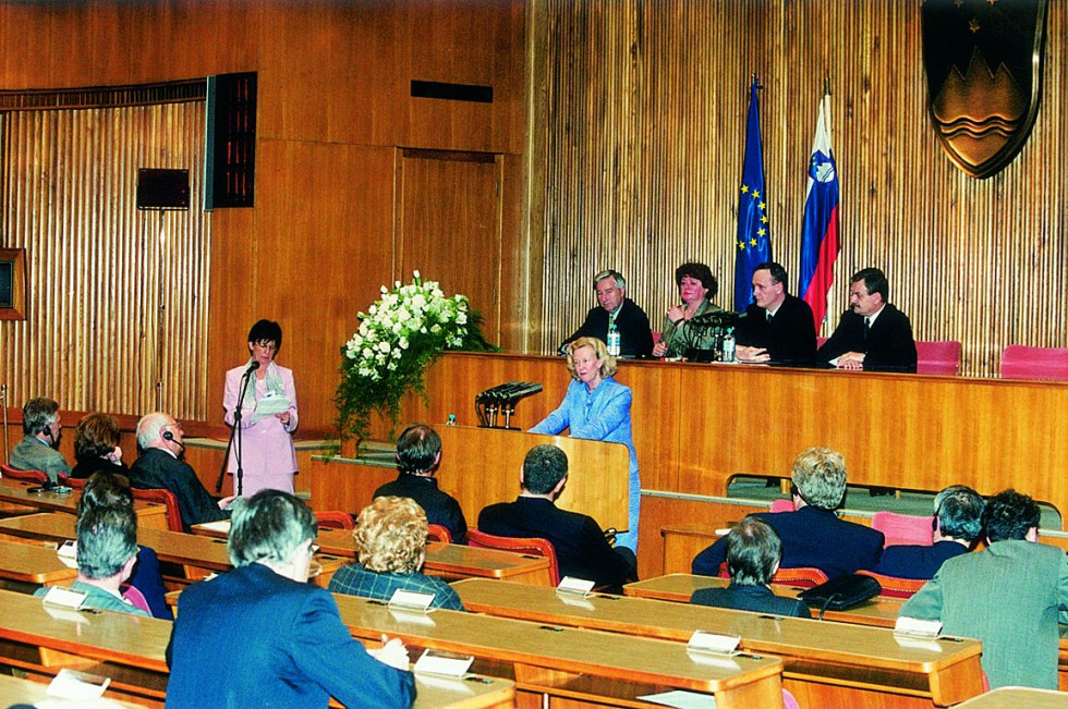 the hall of the National Assembly, in which the MPs sit, and the President of the European Parliament stands in front of them.