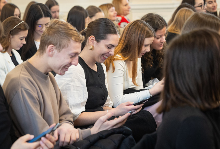 Gimnazijci iz Brežic so spoznali delo vlade in zunanjega ministrstva