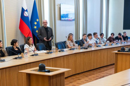 Vladni pedagoški program aktivnega državljanstva